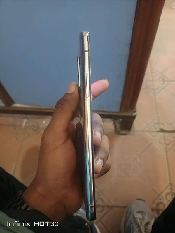 one plus 8 8/128 gb 10/10 condition 1