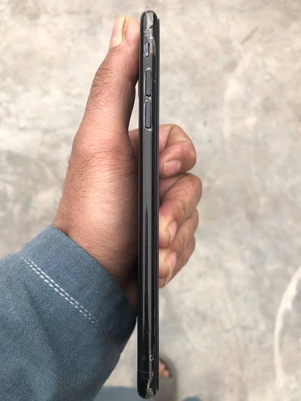 i phone 7 plus 128gb all okey pta prove 4