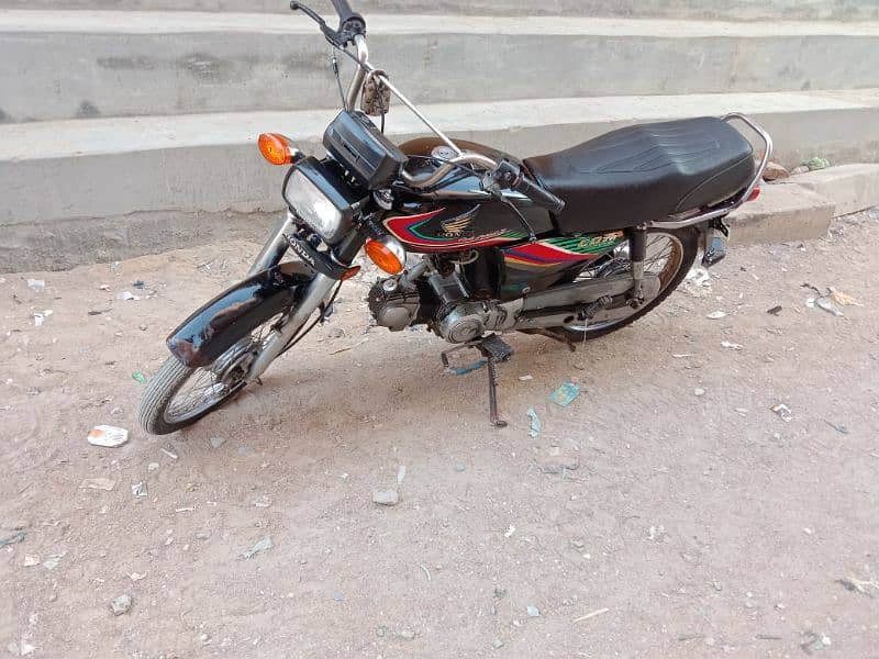 Honda CD 70  model 2010 no karachi  phone number 03092581744 5