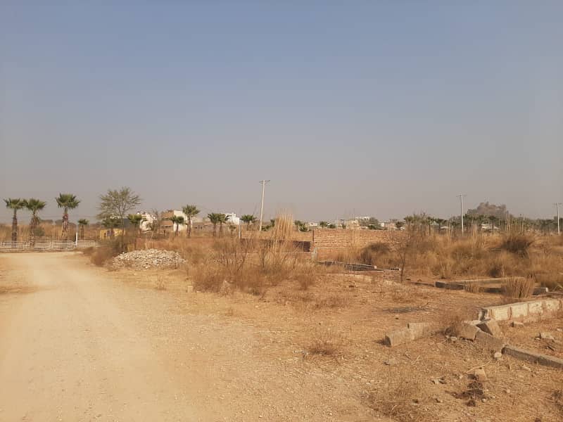 3 Marla Plots Availale For sale Heart Catching Location 2