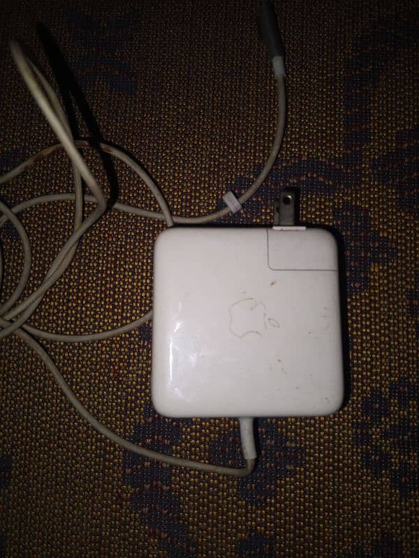 apple MacBook adapter 0