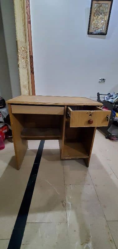 Computer or study table for childrens 2