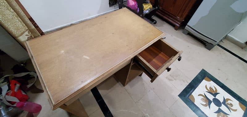 Computer or study table for childrens 3