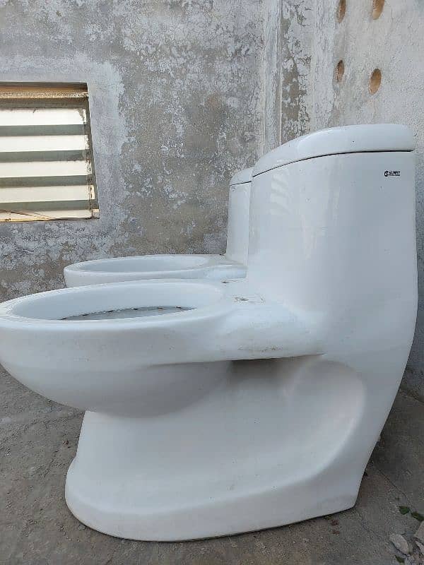 One Piece Toilet commodes for sale 0