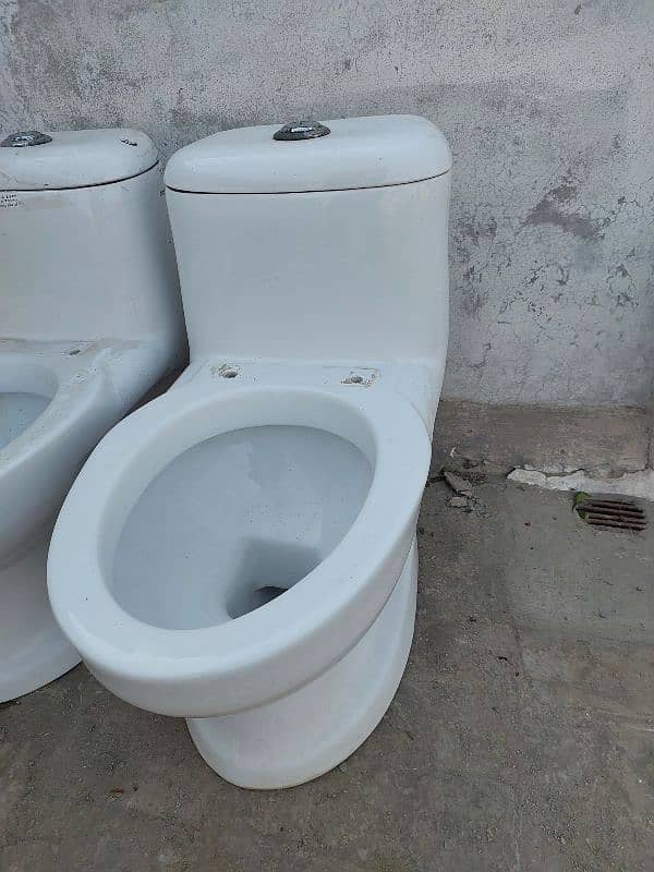 One Piece Toilet commodes for sale 1