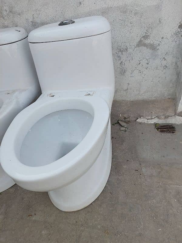 One Piece Toilet commodes for sale 2