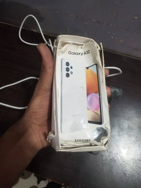 Samsung Galaxy A32 6GB 128GB with original Box and charger 3