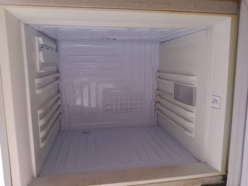 PELL Company Fridge 13