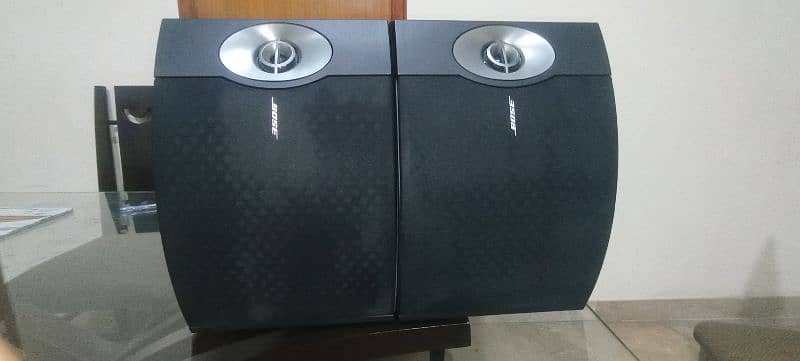 Bose 301-V Stereo Loud Speakers 0