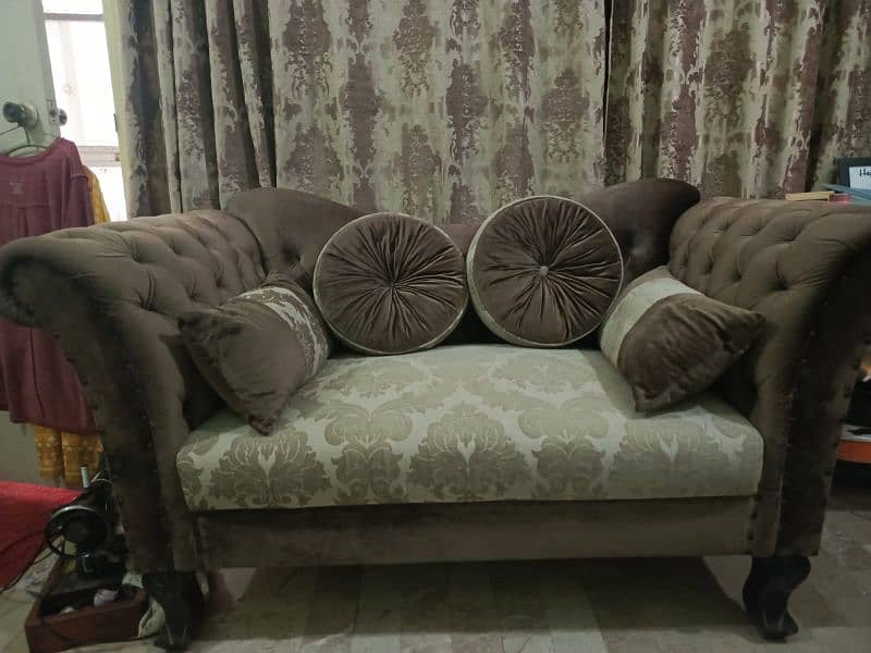 Luxurious Sofa Set 0