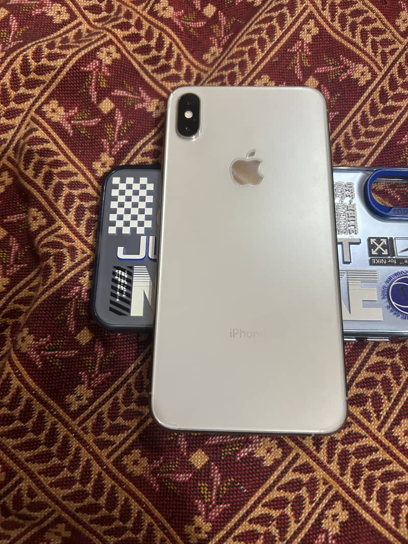 Apple iPhone XS Max 7