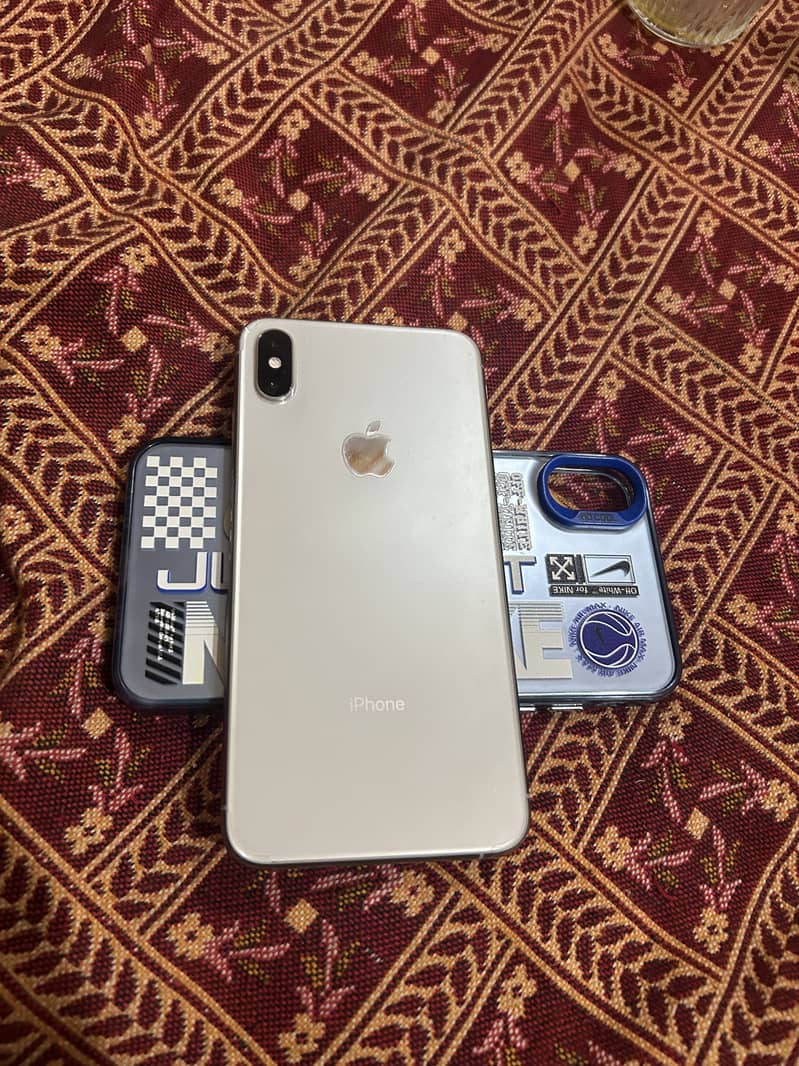 Apple iPhone XS Max 12