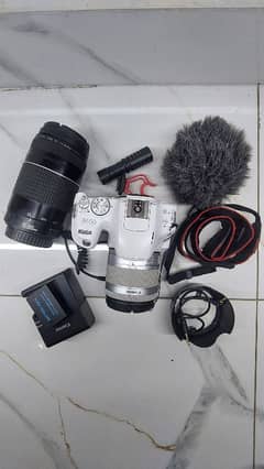 Canon EOS 200D White Edition Used with vLog kit