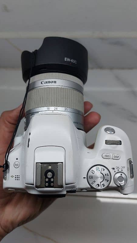 Canon EOS 200D White Edition Used with vLog kit 1