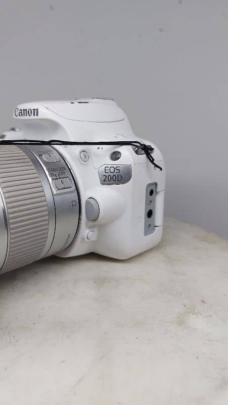 Canon EOS 200D White Edition Used with vLog kit 2