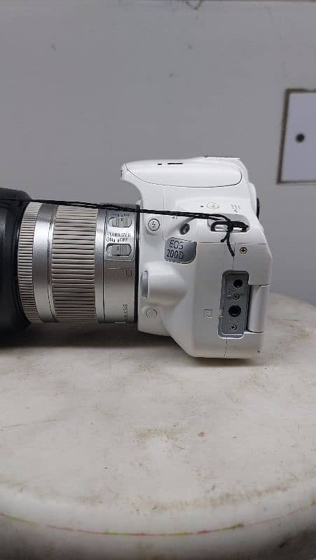 Canon EOS 200D White Edition Used with vLog kit 4