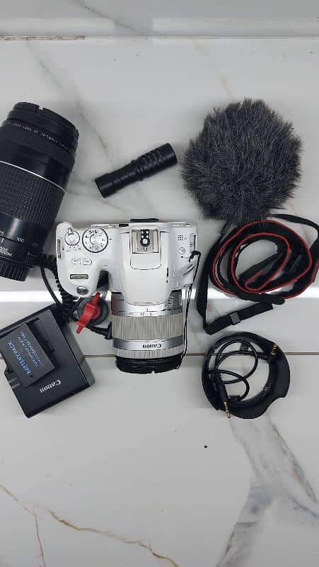 Canon EOS 200D White Edition Used with vLog kit 9