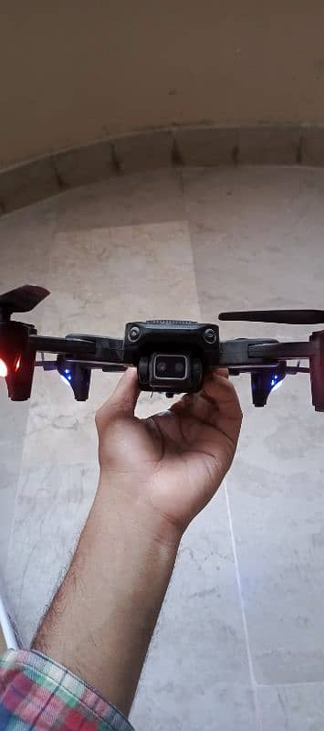 Drone Air bilkul new hy bs 1 sy 2 dafa hi chalaya hy 8