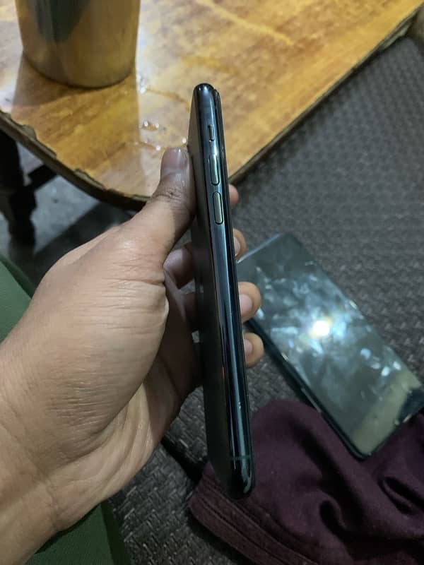 iphone 11 pro factory unlocked 4