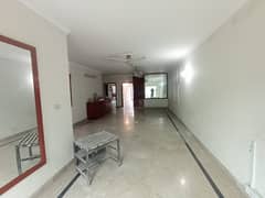 10 MARLA 25TH FLOOR FLAT FOR RENT ON REHMAN GARDENS