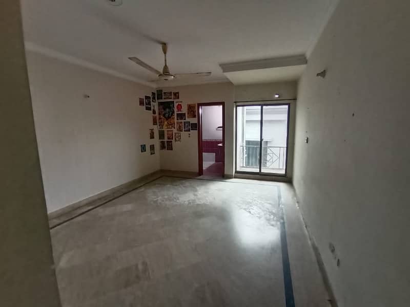 10 MARLA 25TH FLOOR FLAT FOR RENT ON REHMAN GARDENS 1