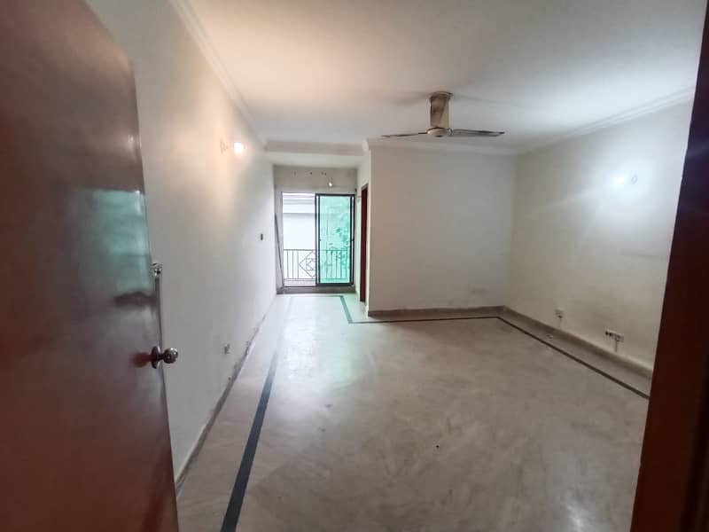 10 MARLA 25TH FLOOR FLAT FOR RENT ON REHMAN GARDENS 8