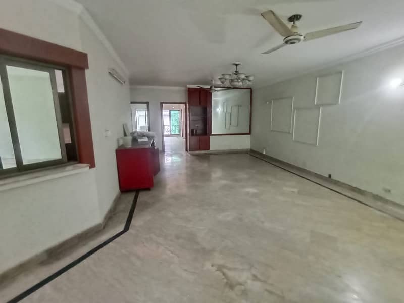 10 MARLA 25TH FLOOR FLAT FOR RENT ON REHMAN GARDENS 12