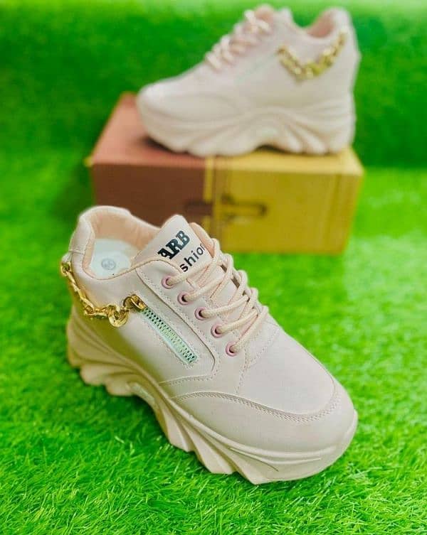 women/girl sneakers 1