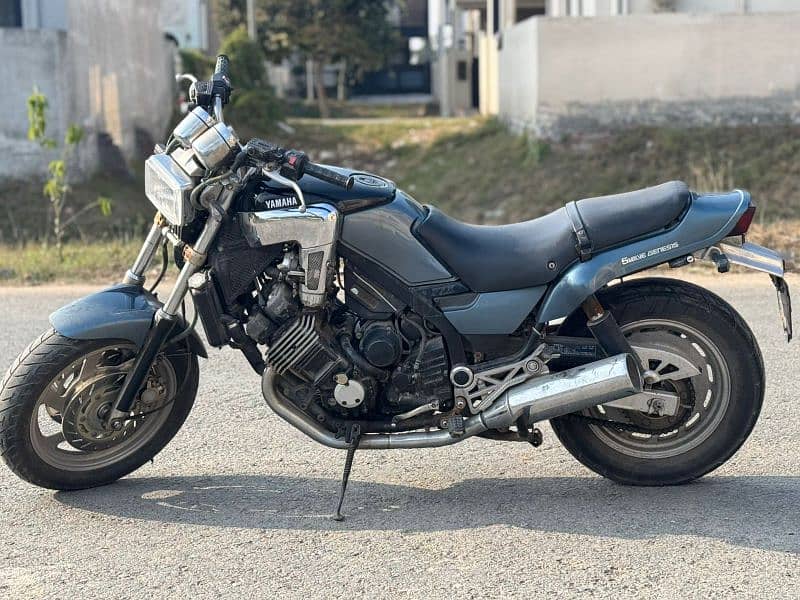 Yamaha FZX750 0