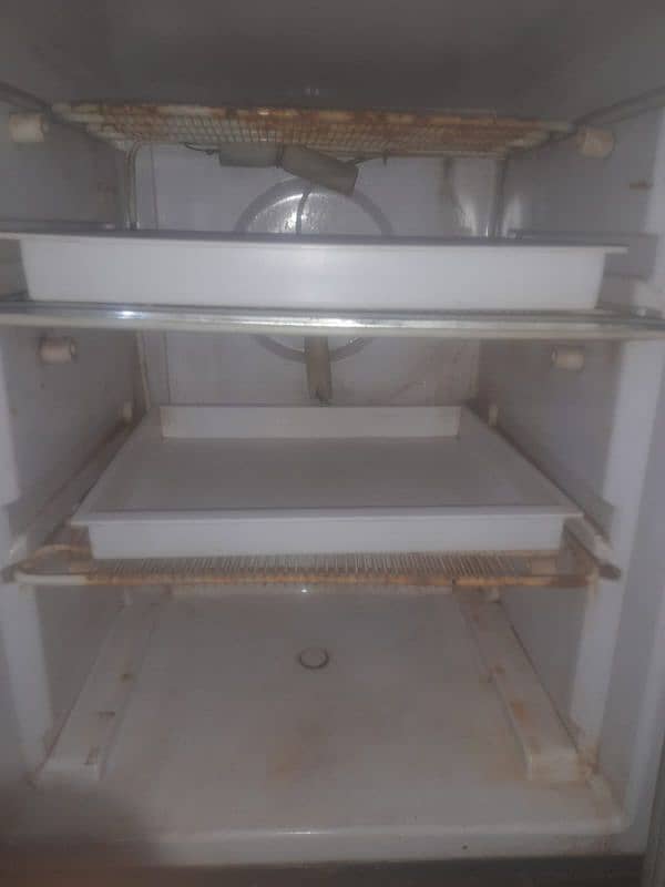 fridge with good condition 9