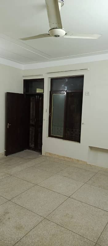 15MARLA UPPER PORTION FOR RENT IN ALLAMA IQBAL TOWN 8