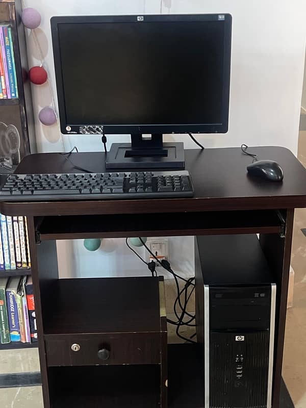 Computer for sale alongwith computer table 2