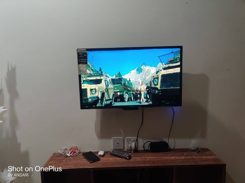 SAMSUNG LCD "32 INCH" 1