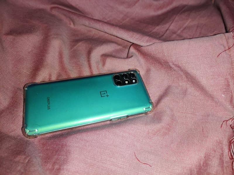 oneplus 8T . 12/256. contry lock Rs 35 thousand 6