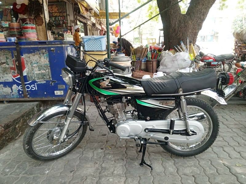 Honda 125 for sale 2012 model Total restore  Lahore number 2