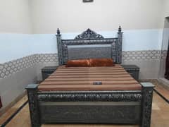 King size bed in low budget with side tables