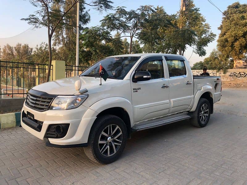 Toyota Hilux 2014 Vigo Champ with Perfect 4x4 Own Engine 0