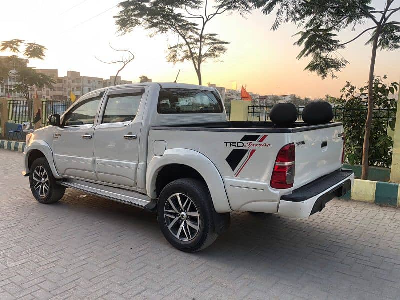 Toyota Hilux 2014 Vigo Champ with Perfect 4x4 Own Engine 1