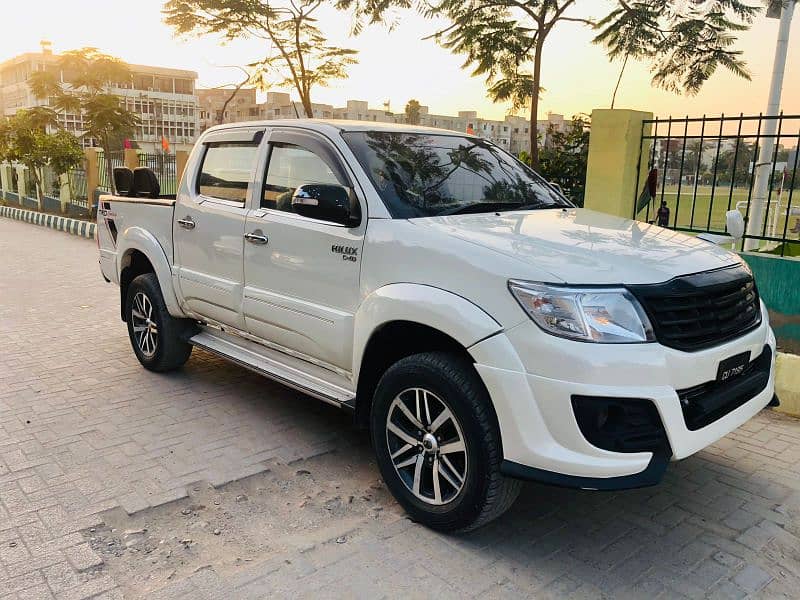 Toyota Hilux 2014 Vigo Champ with Perfect 4x4 Own Engine 9