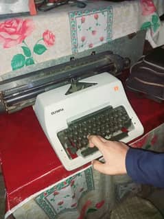 OLYMPIA Company type Writer, new condition