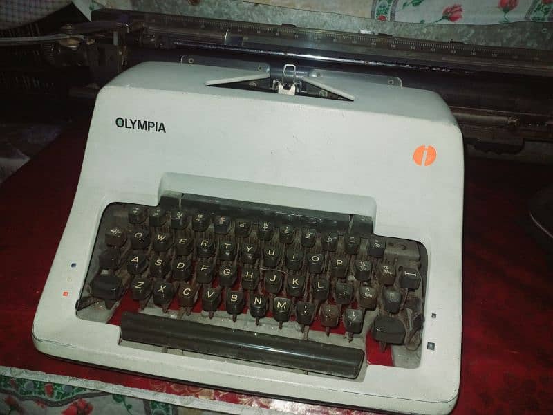 OLYMPIA Company type Writer, new condition 1