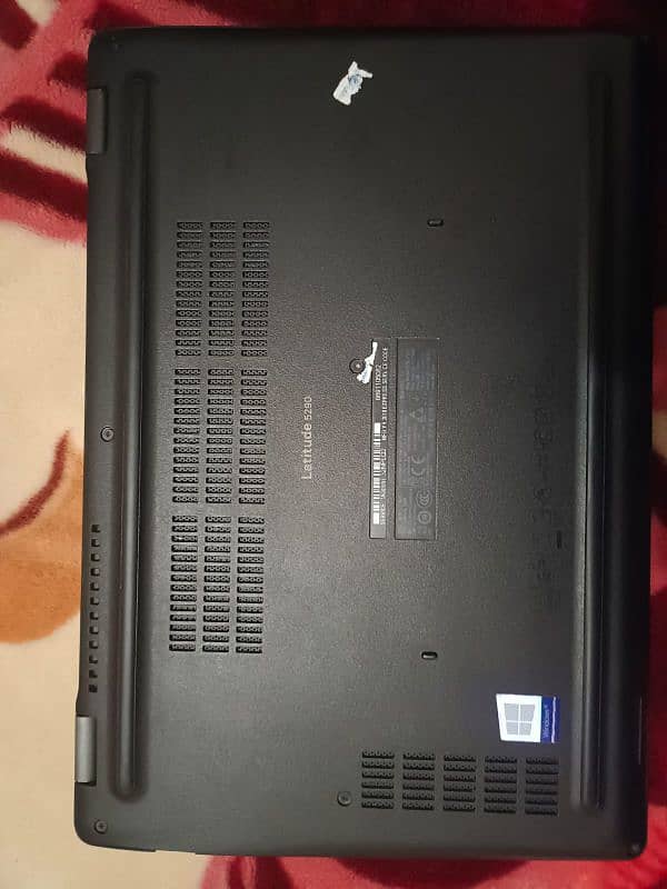 Dell Latitue Core i5 7th generation: SSd 256Gb 8gb Ram 3