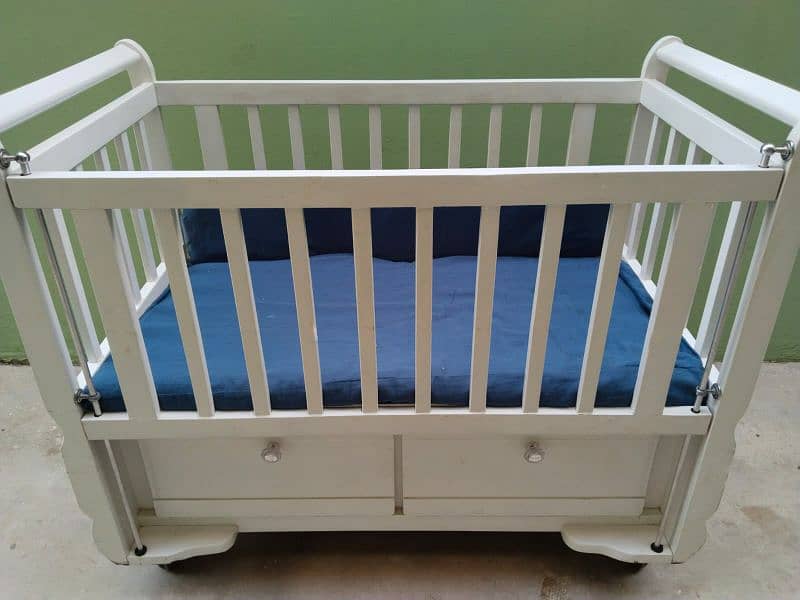 Baby cot just like new 0