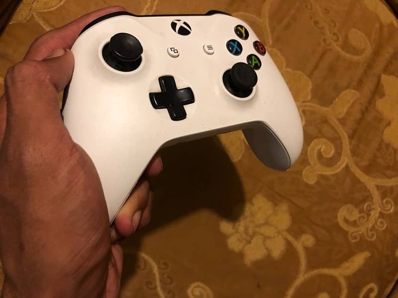 xbox one s ( 500gb) 3