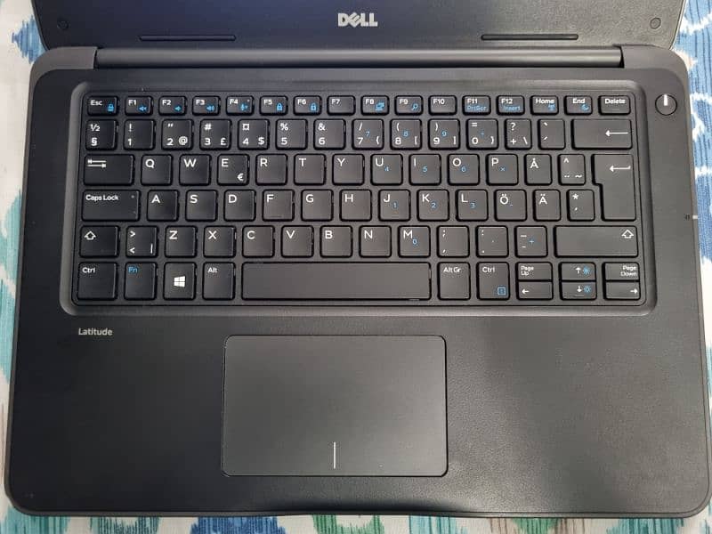 Dell Latitude 3380, 13.3-inch HD Business Laptop 1