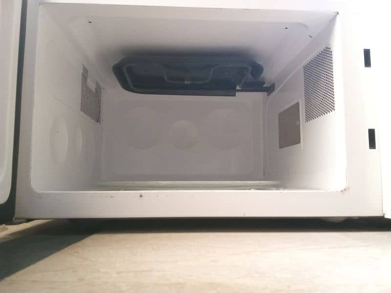 Dawlance microwave for sale model number Dw-131A 4