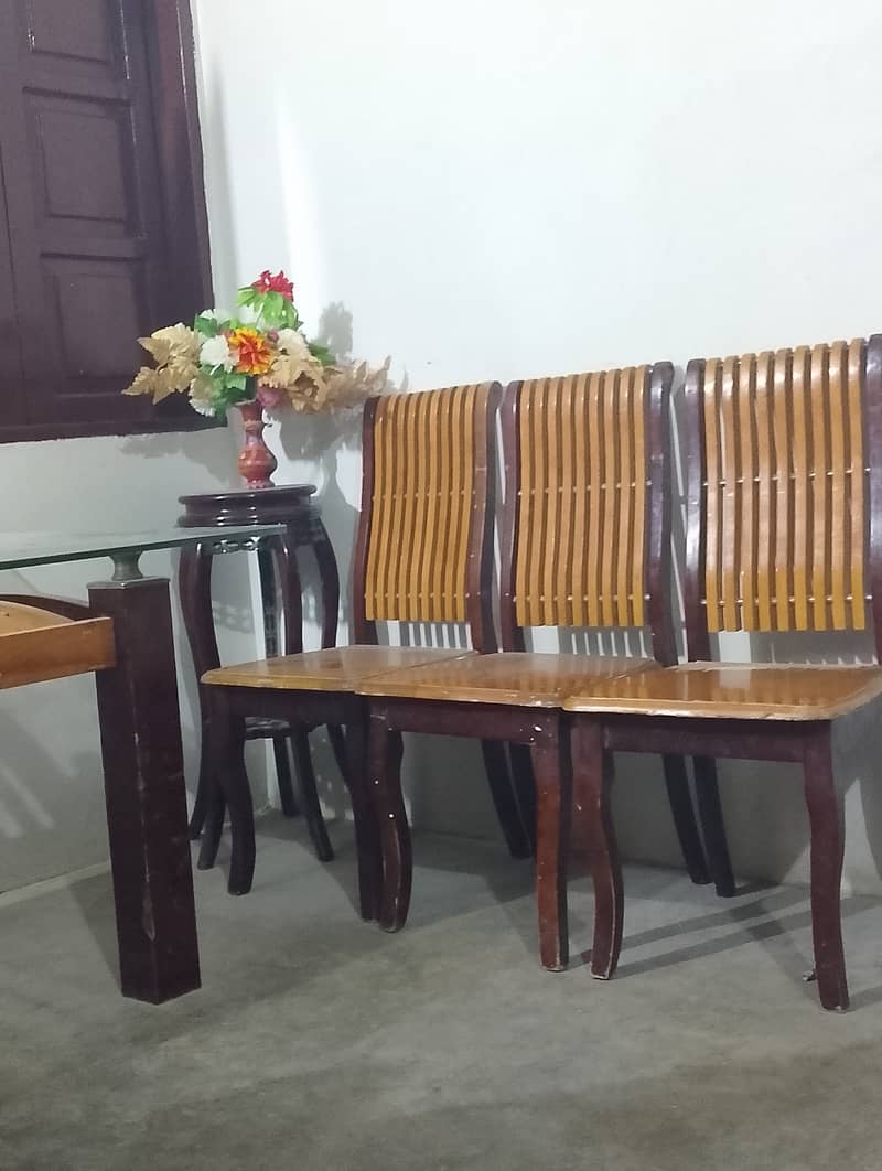 Wooden beautiful design dining table with 5 chairs. 3