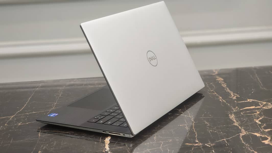 Dell Xps 9520  i7-12700H 16GB/512GB 3.5K OLED 1