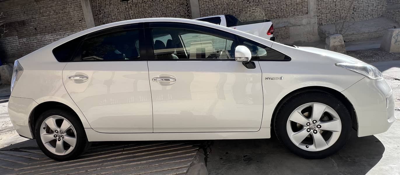 Toyota Prius 2012, Registered 2015, Peral White, 3