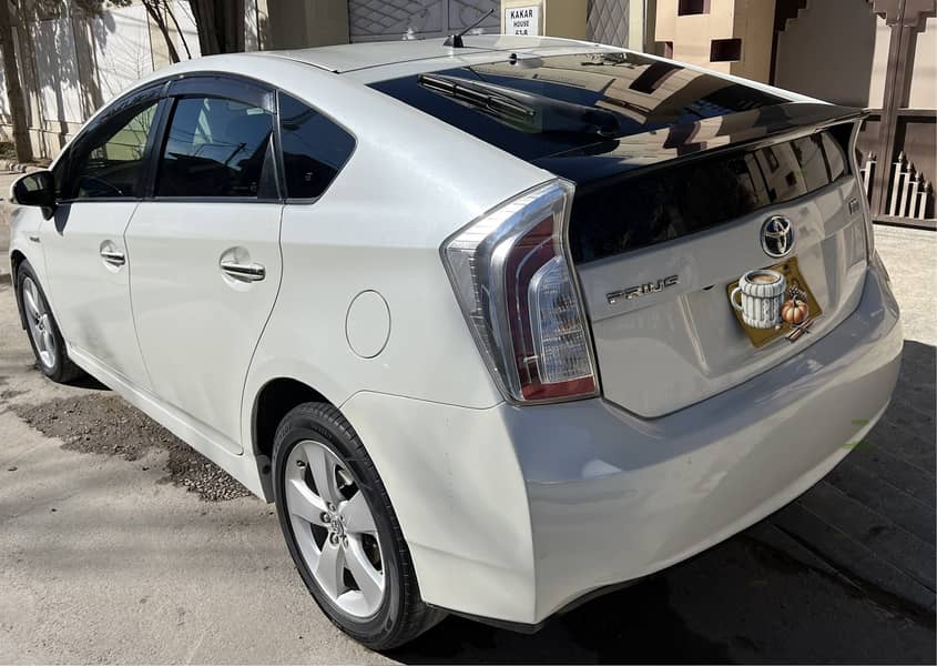 Toyota Prius 2012, Registered 2015, Peral White, 4